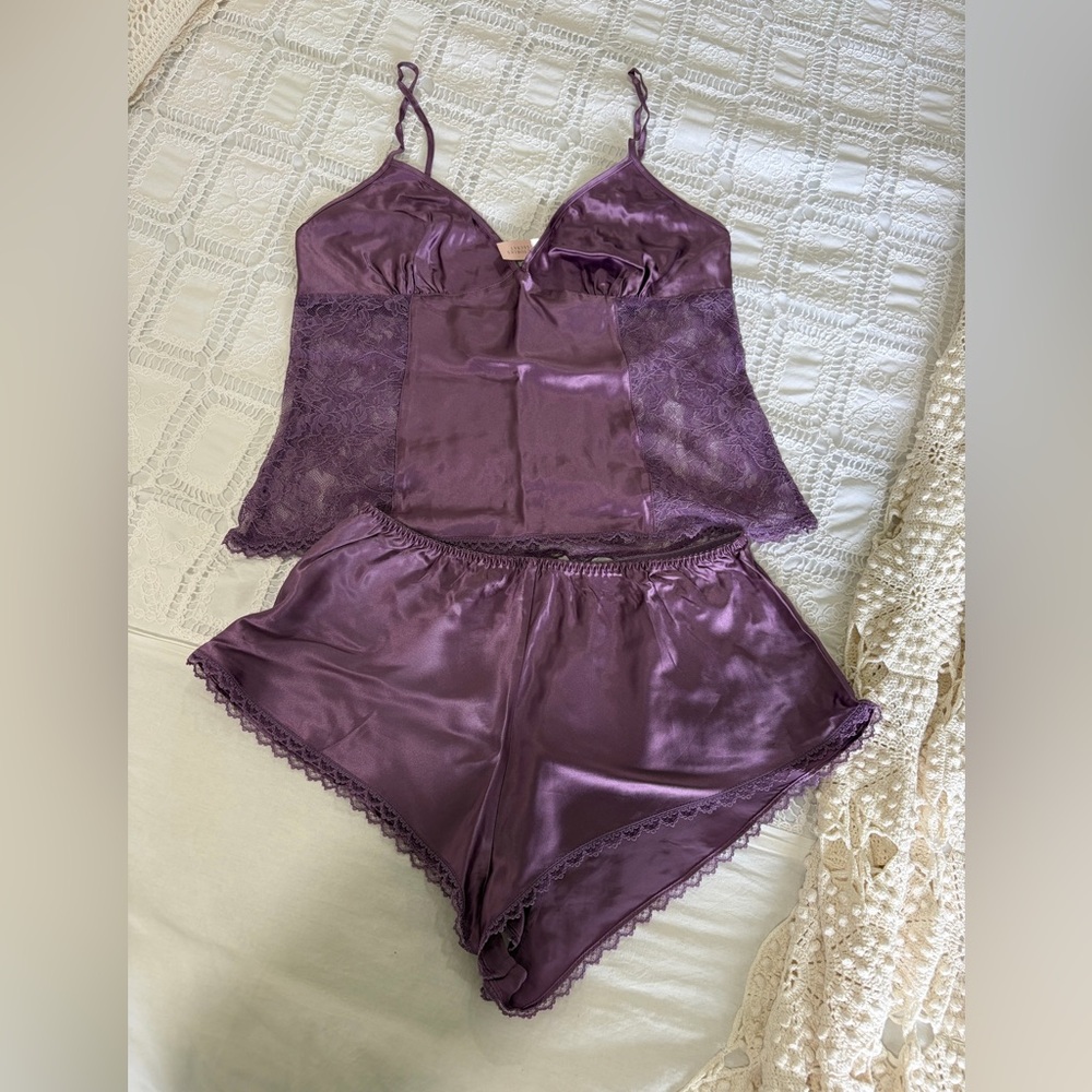 Victoria's Secret Silk Lace Cami Camisole Shorts
Lingerie Set, Sz L